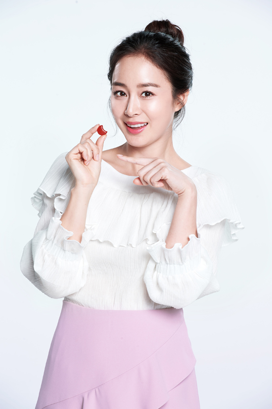 배우 김태희, 출산 후에도 여전한 미모, ‘뉴트리원 구미’ 전속 모델로 활동