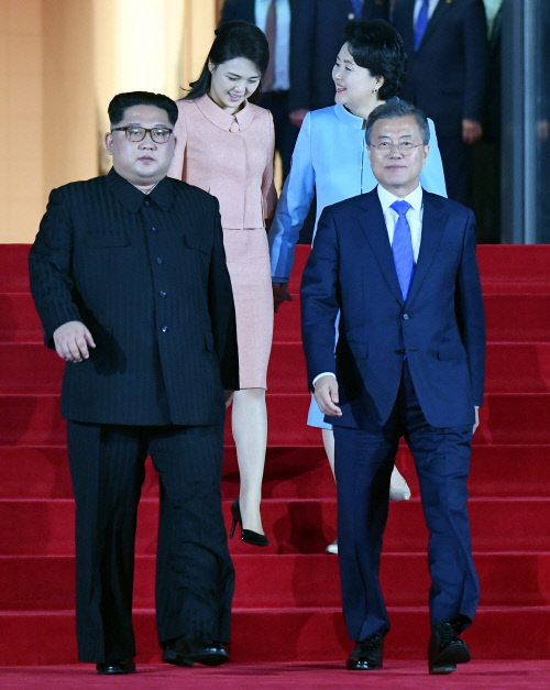 北통신, 판문점 선언 보도…'완전한 비핵화' 문구 포함