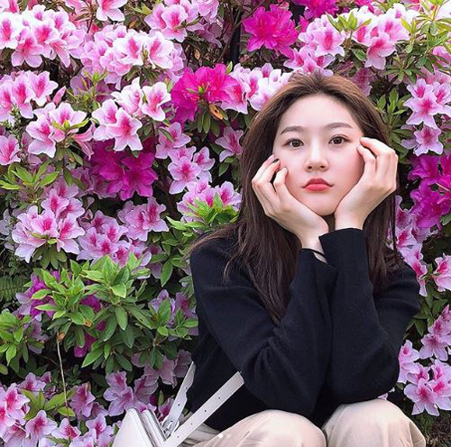 [★SNS] "자체발광 비주얼" 김새론, 꽃보다 화사한 미모