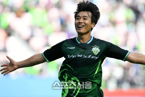 이동국 '생일 축포'…전북, 홈에서 수원 2-0 완파