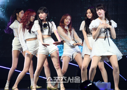 [포토]여자친구, 봄 밤 타이틀곡 사랑해주세요