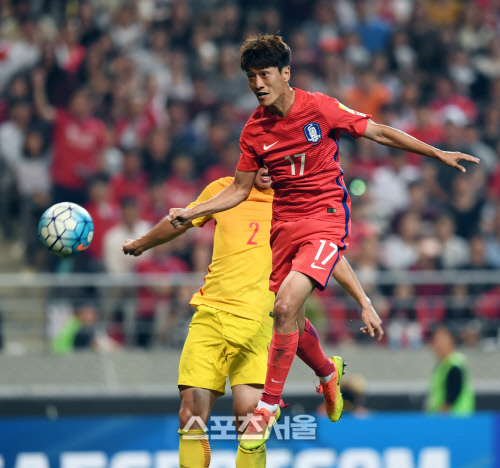 [SS포토] 이청용 \'골 감상중\'