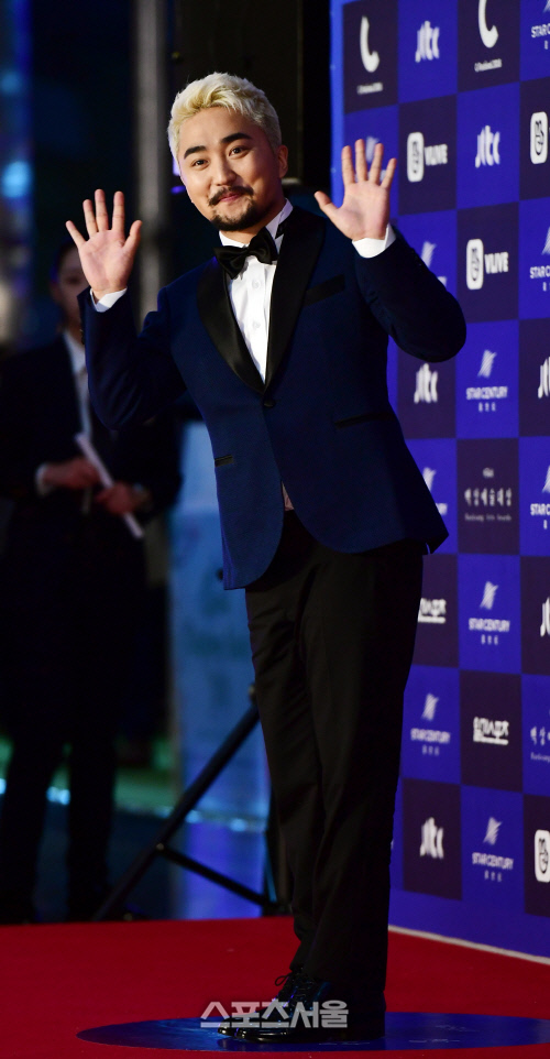 [포토] 유병재, 깜찍 슈트 패션