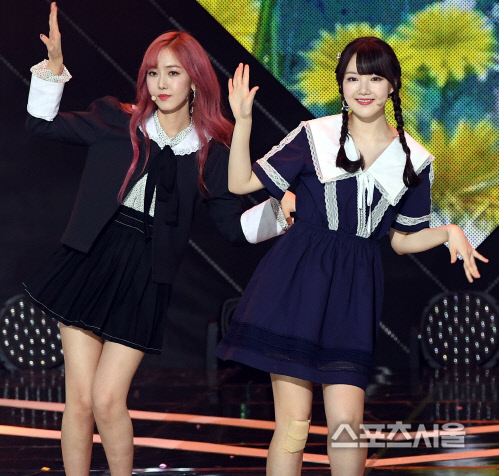 [포토] 여자친구 예린, 무릎 부상이...안쓰러워~