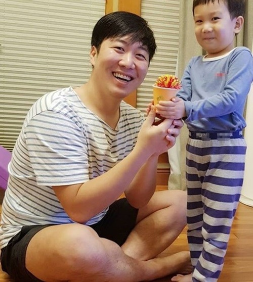 [★SNS] 도경완 옆 도경완?…붕어빵 아들 연우 덕에 행복한 '어버이날'