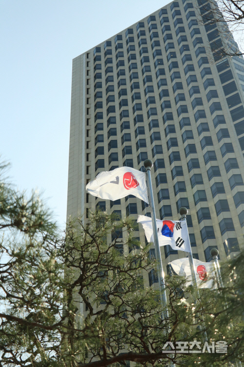 검찰, LG그룹 사주 일가 탈세 혐의 수사…본사 전격 압수수색