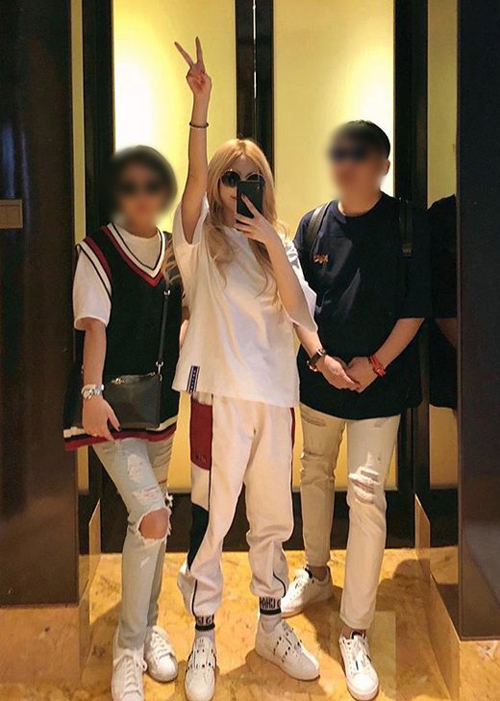 '장천과 열애설' 큐리, 근황 공개 "취미는 여행" 