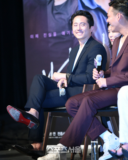 [포토]버닝의 빨강, 스티븐 연의 신발 바닥...