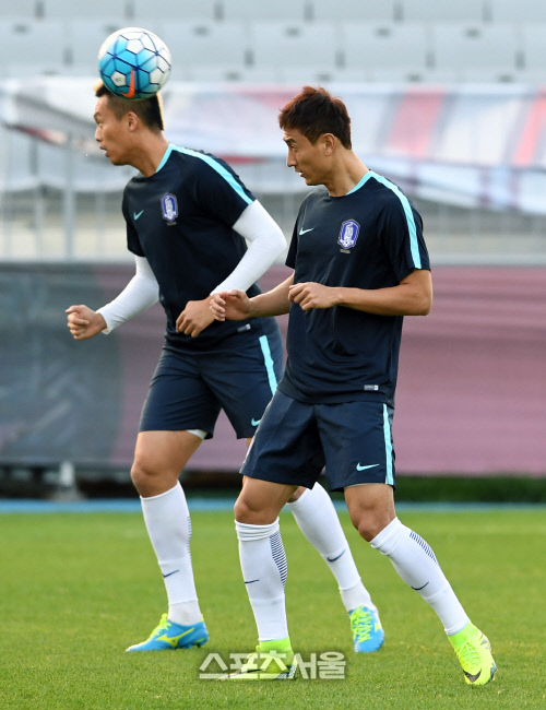 [SS포토]카타르전 준비하는 장신 공격수 김신욱과 지동원