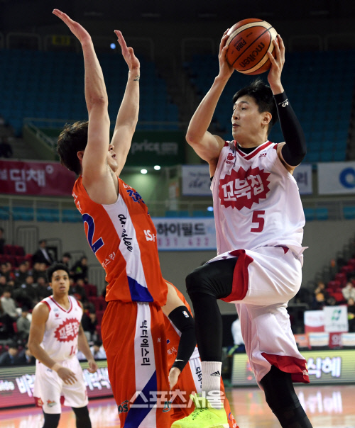 [포토] 오리온 최진수, 거침없는 슛~!