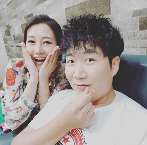 도경완 "장윤정 둘째 임신, 축하해주셔서 감사...엄마 닮게 낳겠다"