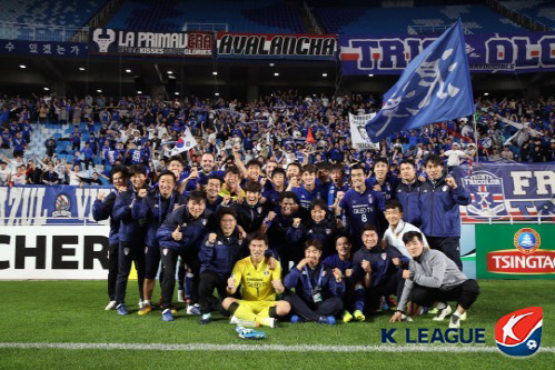 ACL 8강+리그 선두권…'두마리 토끼' 다잡은 전북과 수원이 대단한 이유