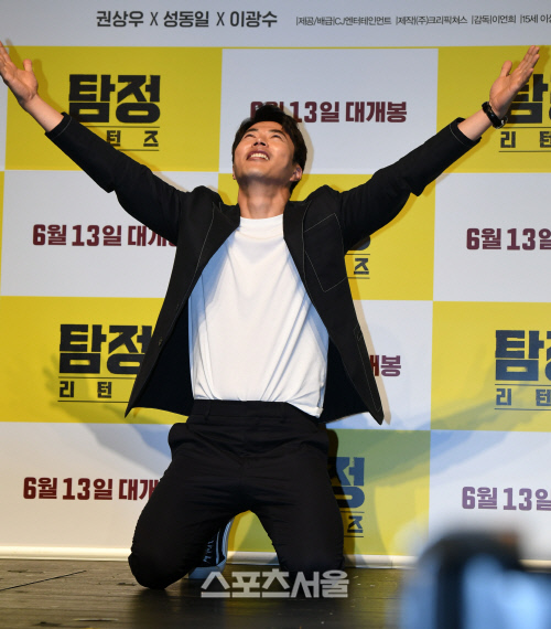 [포토] 권상우, 무릎까지 꿇은 이유는?