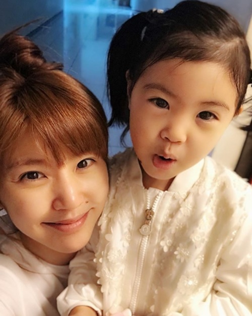[★SNS] '주영훈♥' 이윤미, 둘째 딸과 다정하게 찰칵 '폭풍 성장+귀요미'