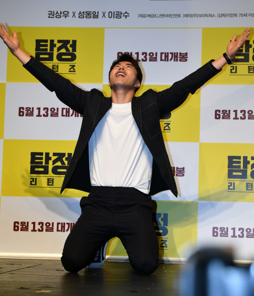 탐정 권상우, 그는 왜 무릎을 꿇었나!