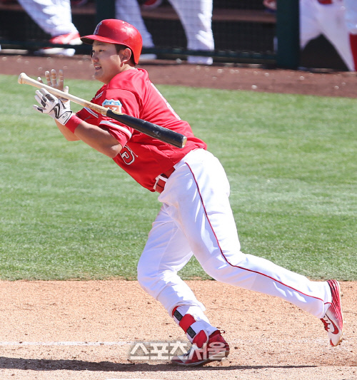 안타치는 \'최지만\'...\'애인절스 1루수가 보인다\'