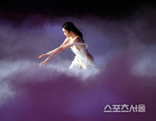 [포토] '피겨퀸' 김연아의 등장, 구름 속을 헤치며~
