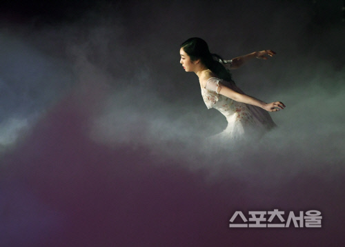 [포토] '피겨퀸' 김연아, 구름 속의 비행...