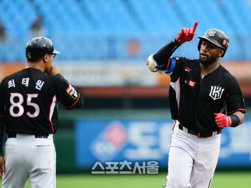 [포토] 로하스 \'홈런 쾅\'
