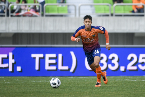 30대서야 K리그1 데뷔한 강원 박정수 "팬들의 기억에 남는 선수되겠다"