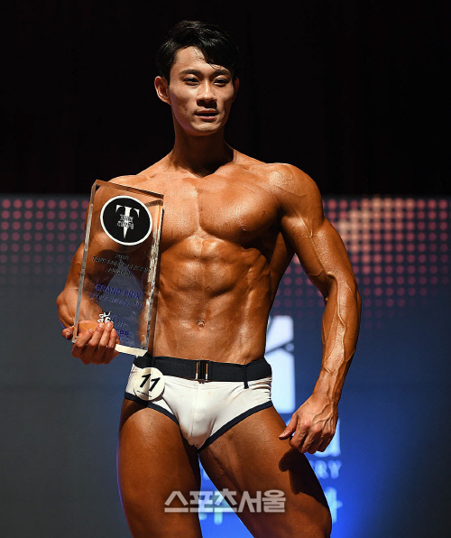 탱크콥스 스포츠모델 그랑프리 김경배, \'몸되고, 얼굴되고, 매력까지~\'