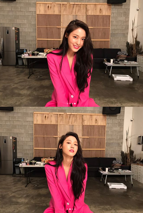 [★SNS] "'빙글뱅글 D-1" 설현, 컴백 앞둔 매혹적 핑크빛 여신