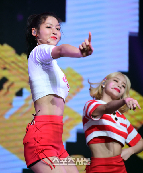 [포토] AOA 설현, 미모 센터다운 귀여움