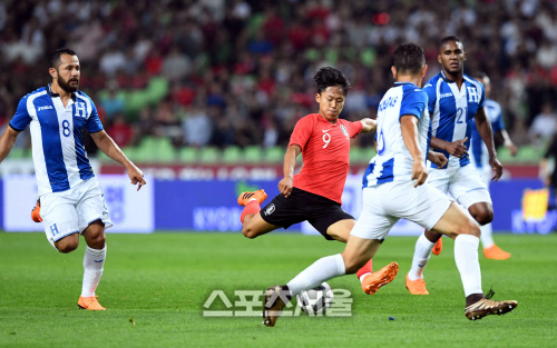 [포토] 이승우, 폭풍 드리블에 이은...강슛~!