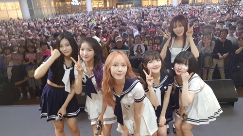 여자친구, 도쿄→오사카로 이어진 '2배속 댄스' 열풍…日 온라인도 핫해