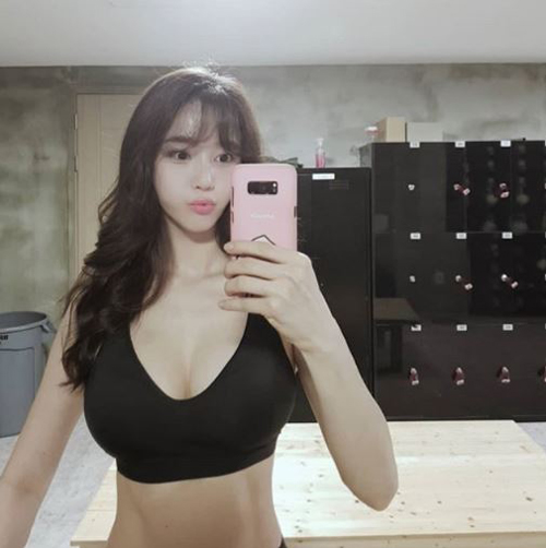 '무결점 S라인 몸매' 레이양, '청순+섹시' 다 잡은 비주얼