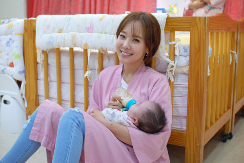 소유진, 입양대상 아기 위해 분유·후원금 전달 '따뜻한 마음'
