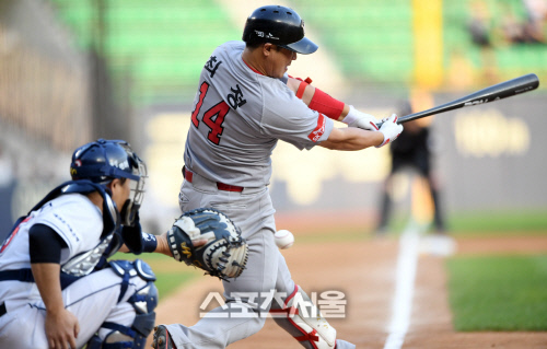 [포토] 최정, 허공을 가르는 힘찬 스윙~