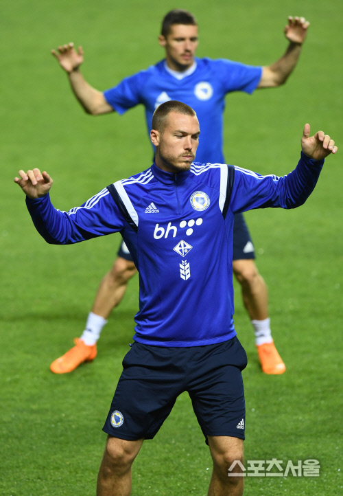 [포토] 보스니아의 에딘 제코, 평가전을 위한 구슬땀!