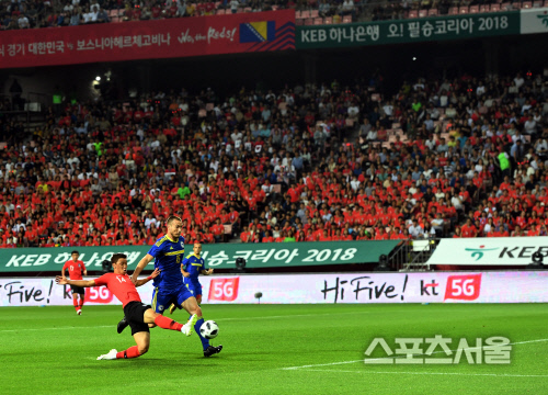 [포토] 전주성의 축구 열기, 보스니아 평가전...뜨겁다!