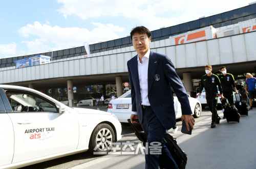 [포토] 신태용 감독, 오스트리아 도착했습니다~!