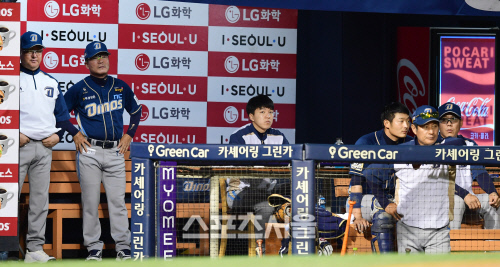 [포토] 어두운 표정의 김경문 감독