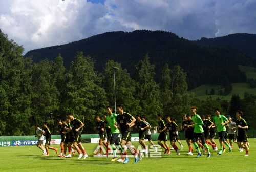 [포토] 축구대표팀, 16강을 위해...뛴다!