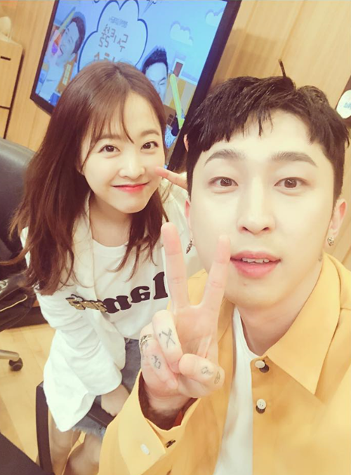 [SNS★] 슬리피, '컬투쇼' 박보영과 인증샷 "계탄 날"