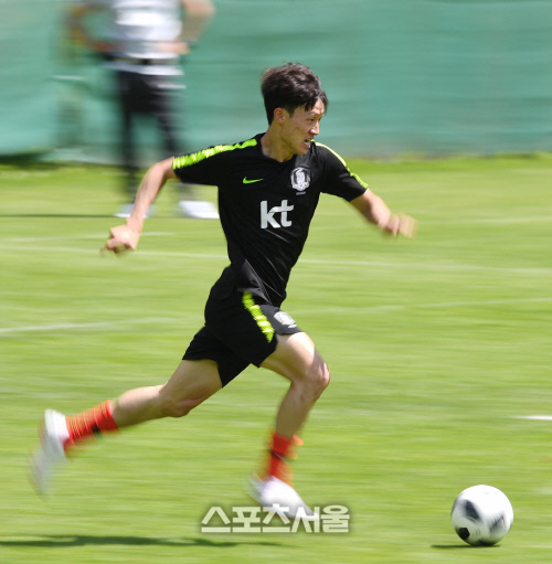 [레오강 라이브]"아쉽지만 응원한다"…이청용, 태극전사 카톡방 떠나며 조언