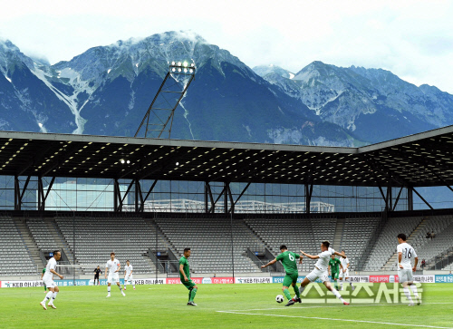 [포토] 볼리비아 평가전, 알프스 산맥 아래서의 경합!