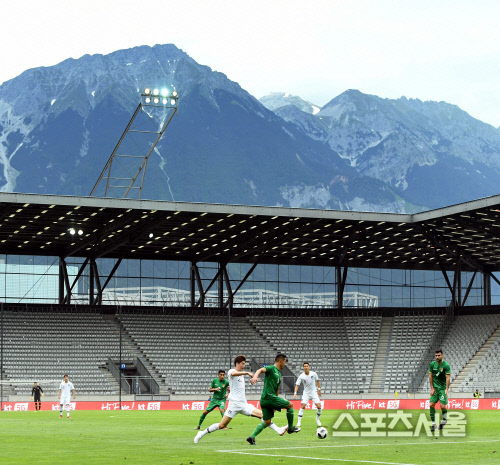 [포토] 볼리비아 평가전, 알프스 산맥 아래...불꽃튀는 승부!