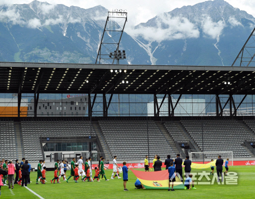 [포토] 볼리비아 평가전, 그림 같은 알프스 산맥 아래에서...