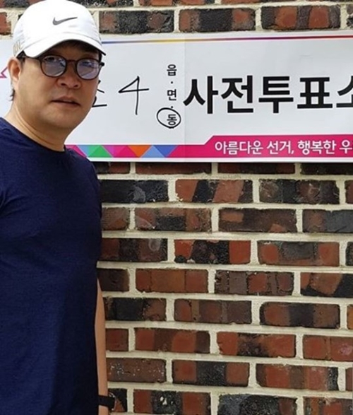 [★SNS]손현주, 사전투표소 앞서 투표 인증샷 "소중한 한 표"