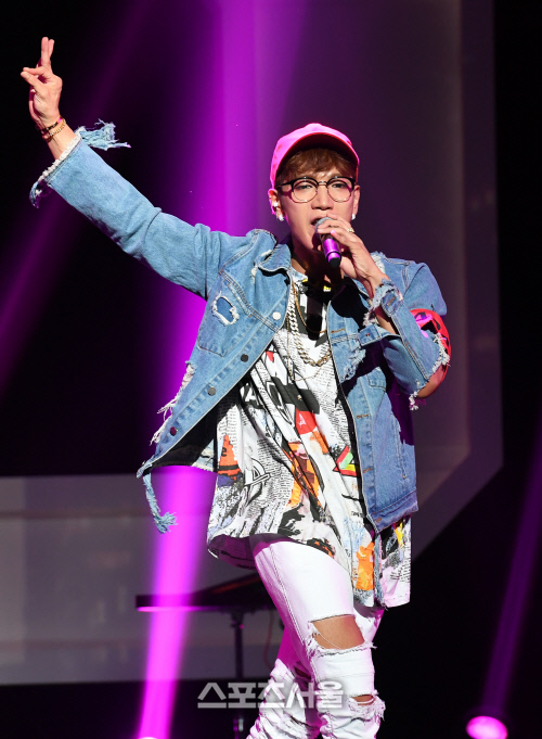 준케이, 입대 한 달 전 '안면 성형수술' 의혹 "턱 마비 증세 호소"