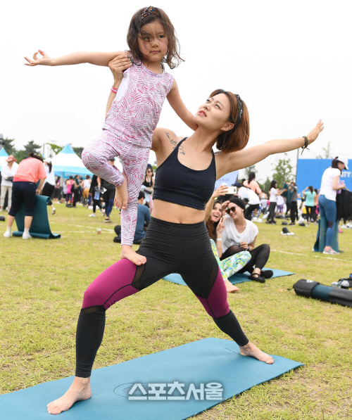 시티 포레스티벌에 참가한 모녀, 너무 아름답죠~[포토]