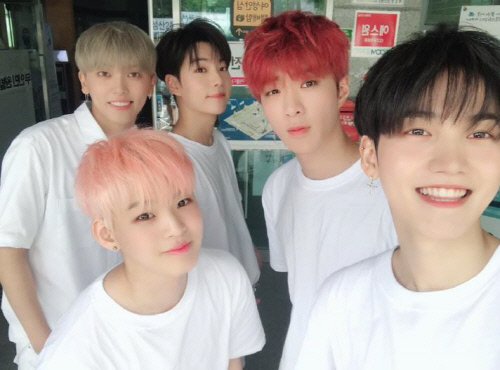 온앤오프, 사전 투표 인증샷 공개 '훈훈한 청량 미소'