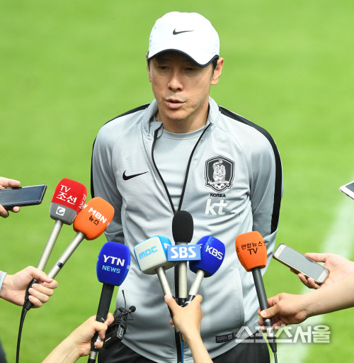 [포토] 신태용 감독, 스웨던 평가전 관전한 소감은...?