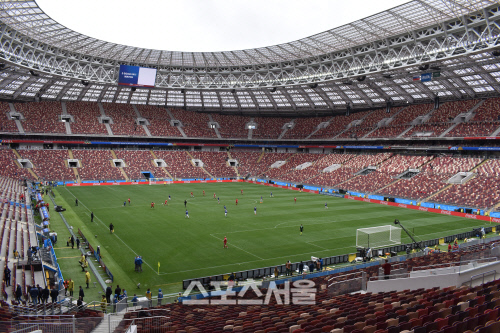 루즈니키 리허설 중