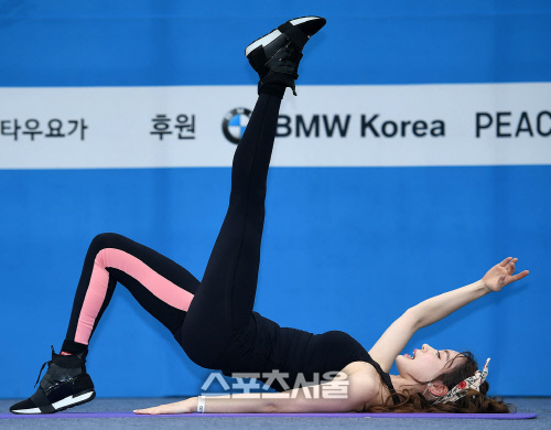 매력만점의 필라레 강사 양정원, 하늘향해 다리  올려![포토]