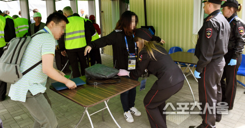 [포토] 축구대표팀의 러시아 현지 팬공개 훈련, 엄격한 보안 검색!